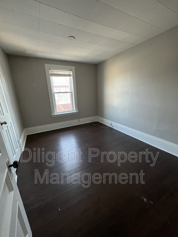 Building Photo - 265 Sherbrooke St