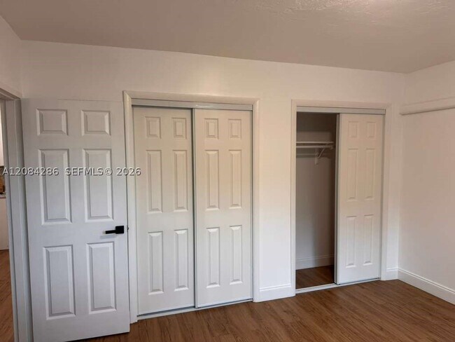 Foto del edificio - 160 NE 55th St