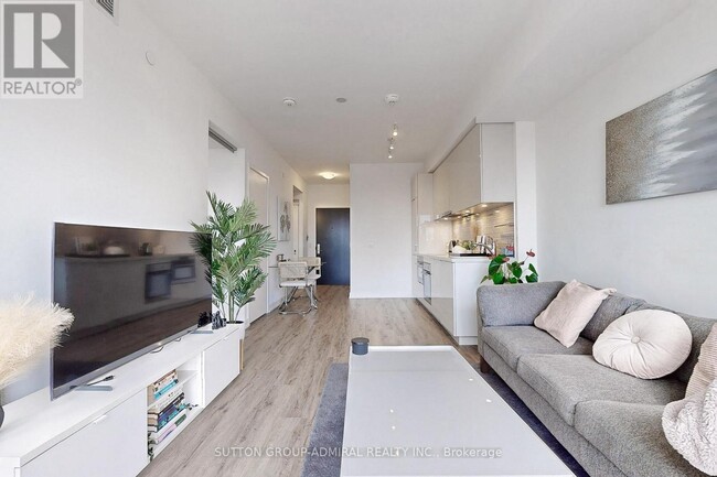 Building Photo - 158 Front St E