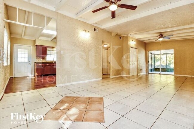 Foto del edificio - 411 Shore Dr E