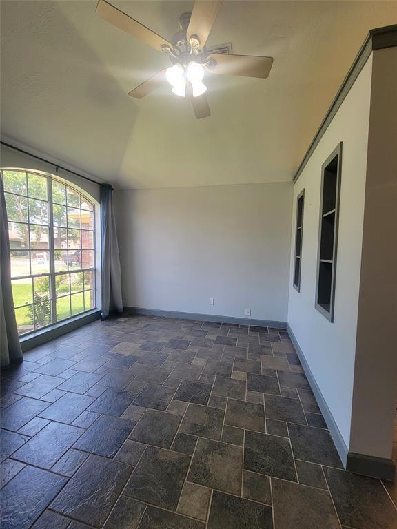 Building Photo - 16115 Lakestone Dr