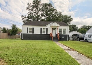 Building Photo - 626 Sedgefield Dr