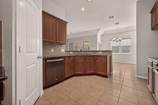 Foto del edificio - 174 Maple Grove Dr
