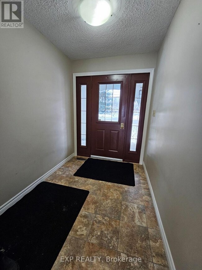 Building Photo - 210 Main St