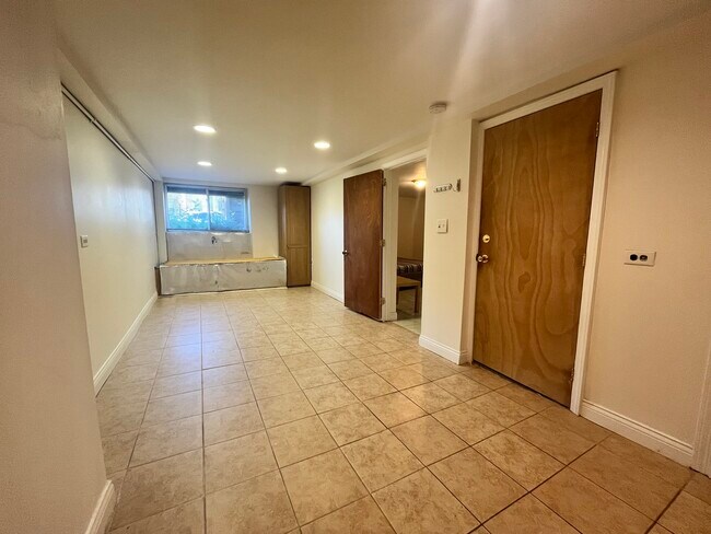 Foto del edificio - 4741 W Byron St