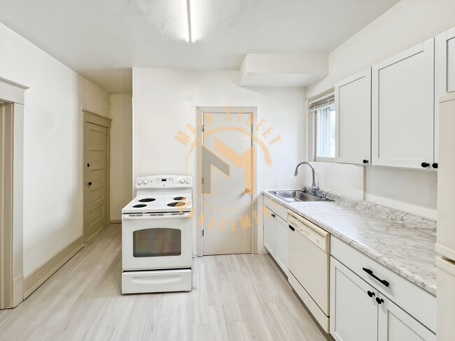 Building Photo - 1116 W 8th St