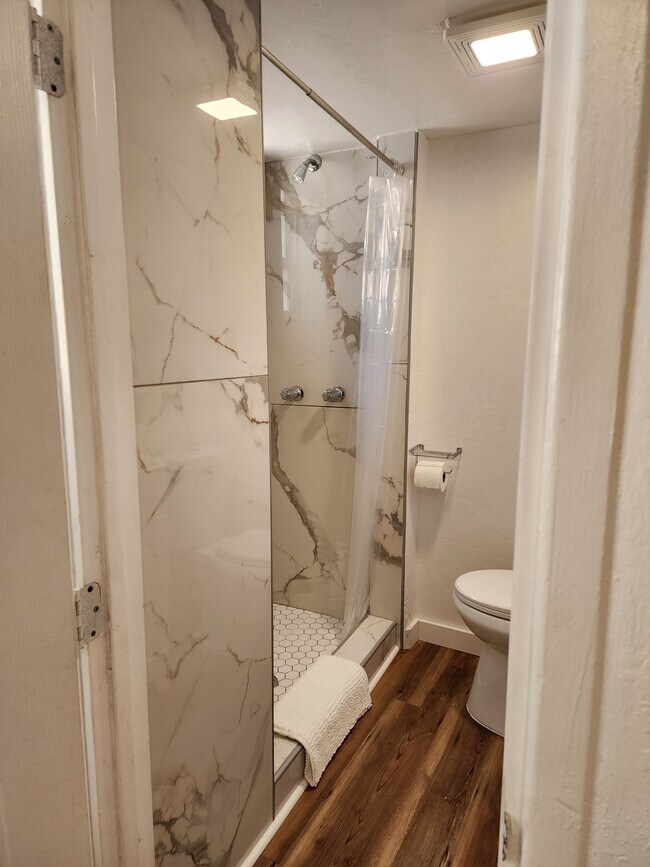 Foto del edificio - 1349-1342 Young Ave SW