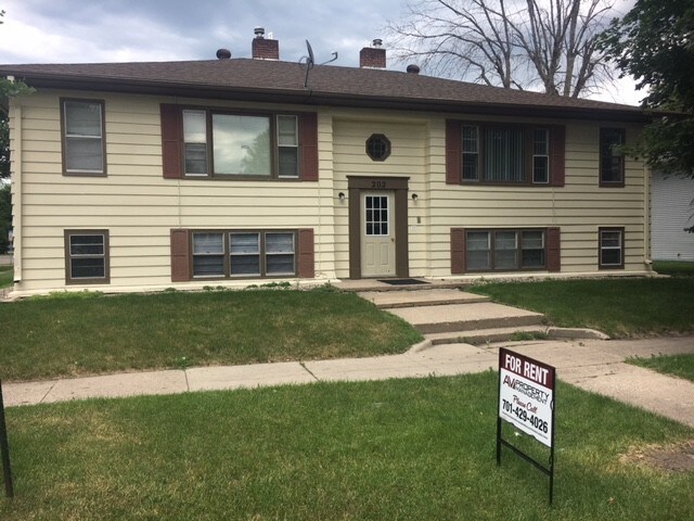Primary Photo - 202 16th St S
