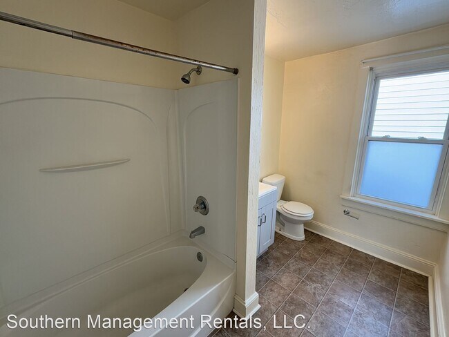 Foto del edificio - 2 br, 1 bath House - 1 N Main St Apt C