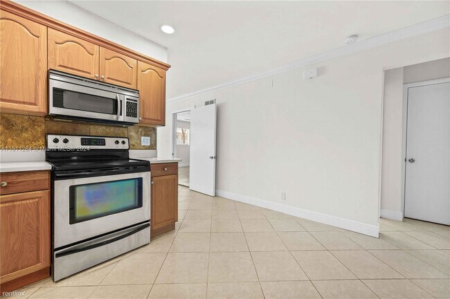 Foto del edificio - 3 br, 2 bath House - 2175 NE 56th St Apt 110