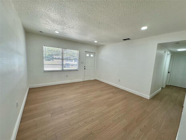 Building Photo - 525 Clearfield Rd
