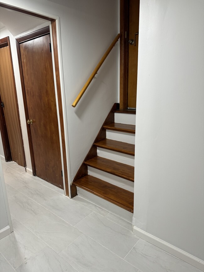 Second apartment entrance - 11 Plymouth Pl