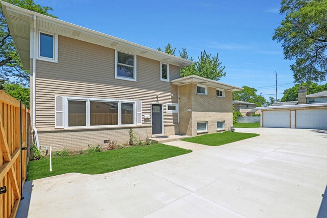 Building Photo - 1247 Sherwood Rd