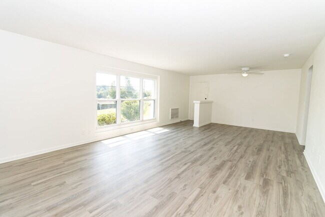 Building Photo - 513 Donaldson Rd