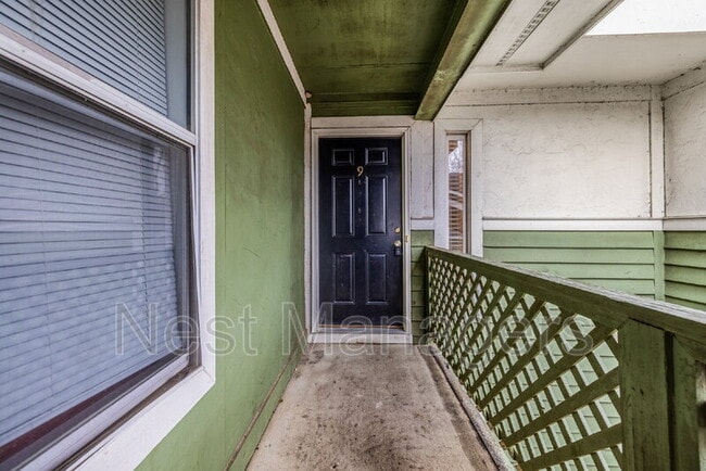 Building Photo - 6813 Willowbrook Dr