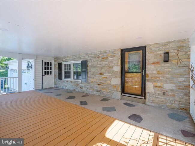 Building Photo - 1661 Susquehanna Rd