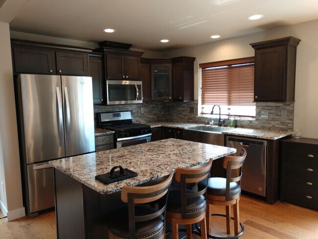 Foto del edificio - 4322 Blackstone Way