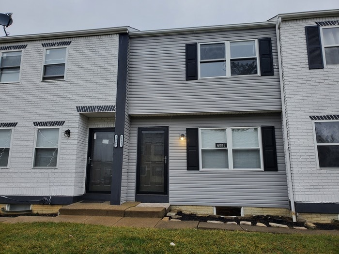 Primary Photo - Renovated Townhome Near Sawmill