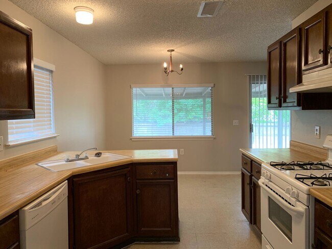 Foto del edificio - NICE 3 BEDROOM IN NORTH EAST ISD - EASY ACCESS TO RANDOLPH AFB, FT. SAM, 1604, 35, & SHOPPING