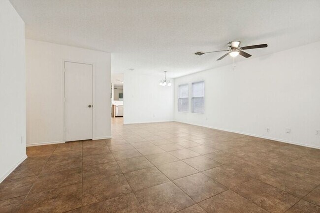 Building Photo - 2508 Clear Brook Dr