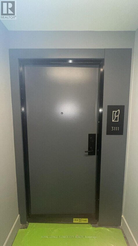 Photo principale - 430-3430 Square One Dr