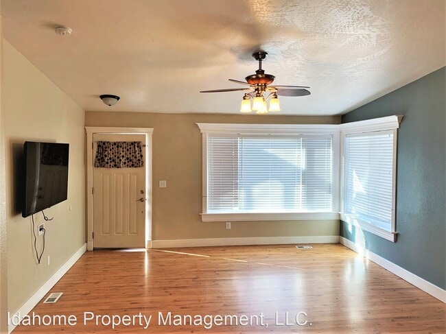 Building Photo - 3 br, 2 bath House - 738 N Celeste Ave