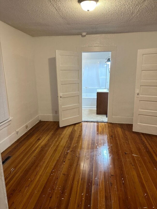 Building Photo - Cozy House with Covered Front Porch!
