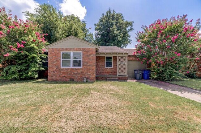 Building Photo - 3/2/1 Close to TU and Downtown