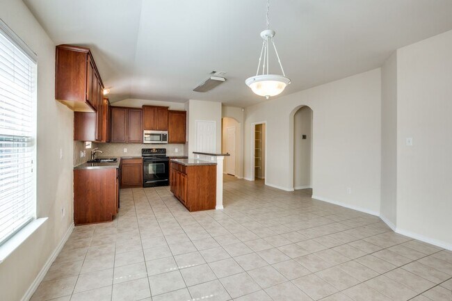 Building Photo - 6704 Oak Falls Dr