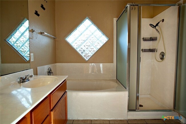 Building Photo - 5515 Lions Gate Ln