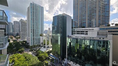 Building Photo - 1060 Brickell Ave