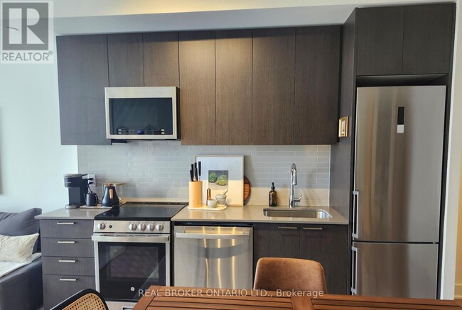 Building Photo - 185 Deerfield Rd