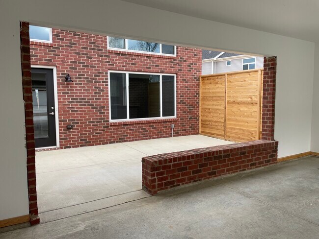 Foto del edificio - 10913 Cole Thompson Ln