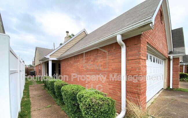 Foto del edificio - 1818 Winship Dr