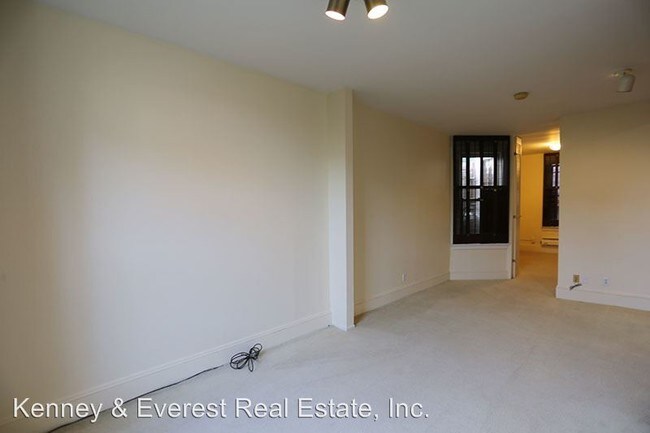 Building Photo - 444 Greenwich St