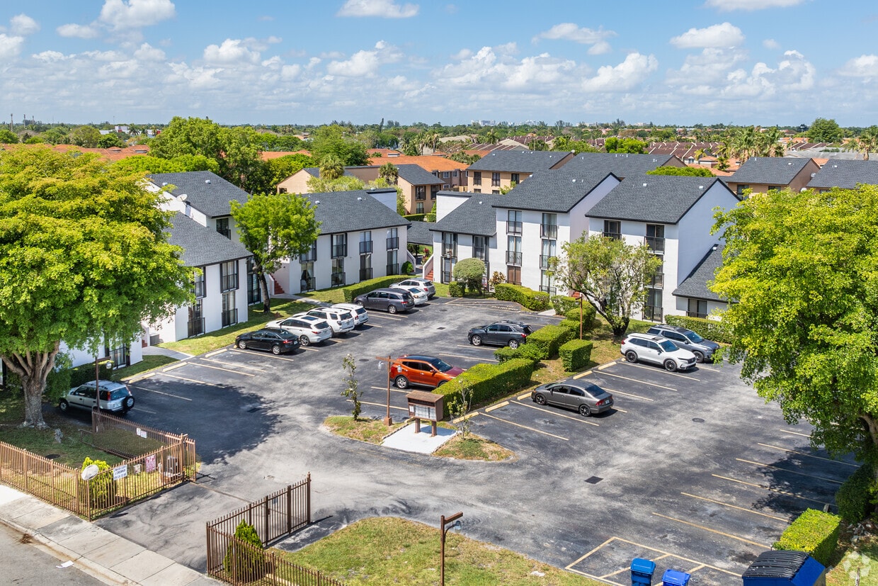 6745 SW 132nd Ave - Lynbrook Courts Condominiums