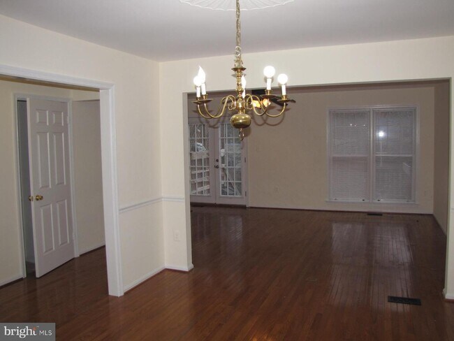 Foto del edificio - 7703 Bristol Square Ct