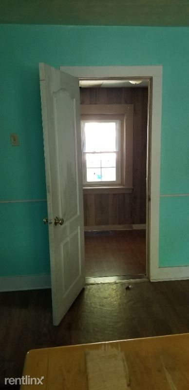 Building Photo - 3 br, 1 bath House - 131 State St