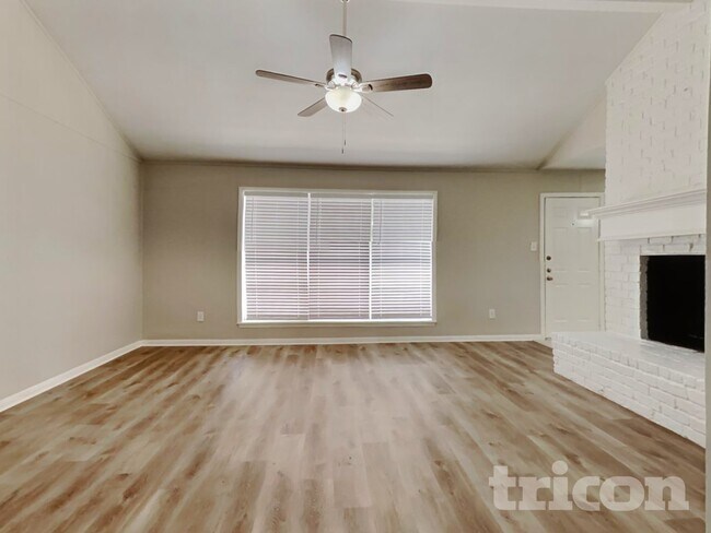 Foto del edificio - 14218 Overbrook Ln