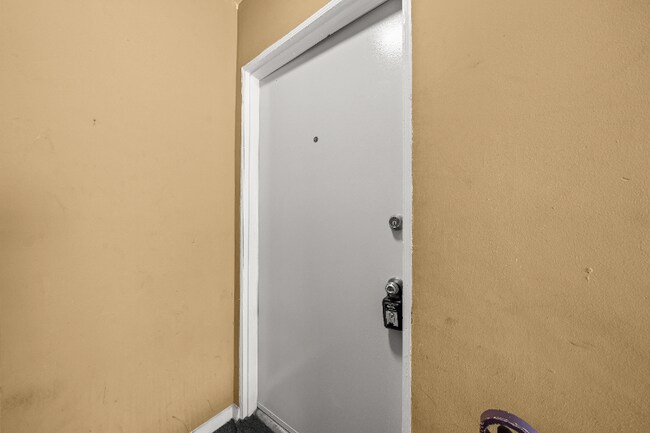 Building Photo - 1223 W Anaheim St