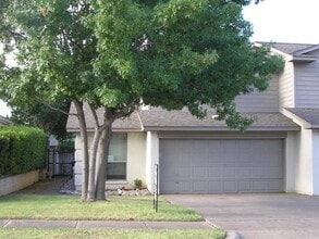 Building Photo - 224 Wayside Ct