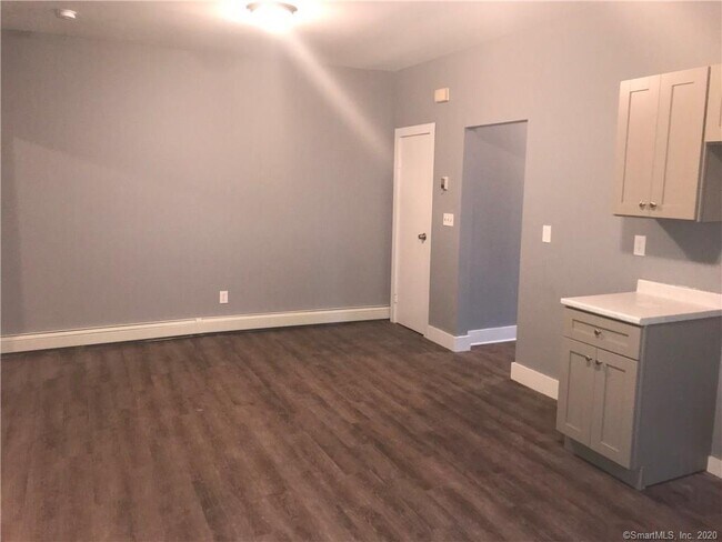 Foto del edificio - 48 Laurel Ct