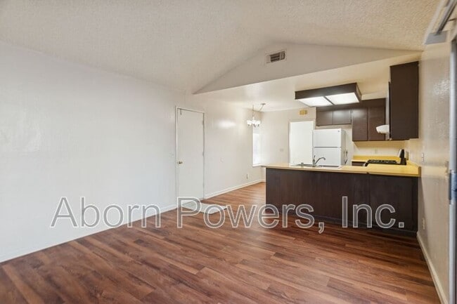 Foto del edificio - 7025 Catamaran Dr