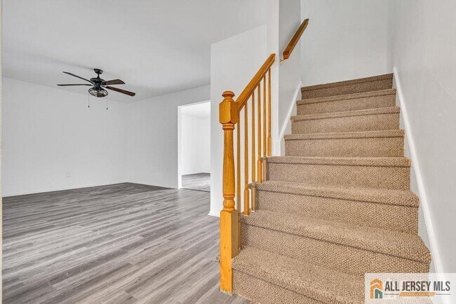 Building Photo - 17 Begonia Ct
