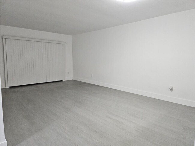 Foto del edificio - 2800 NW 56th Ave