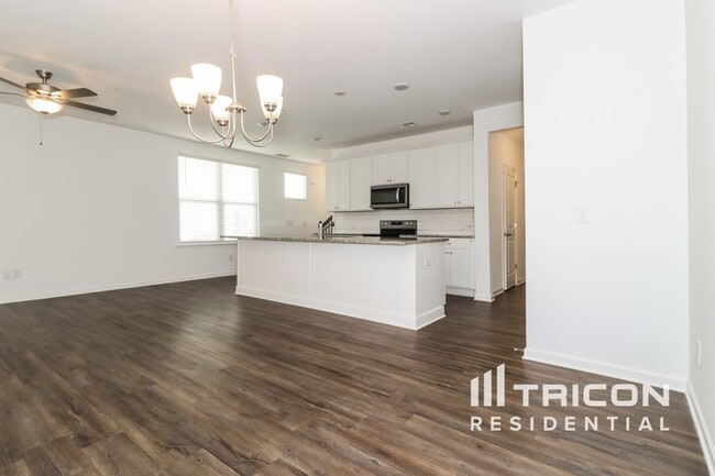 Foto del edificio - 2100 Rosemary Park Ln