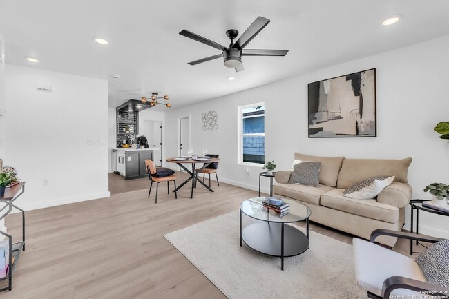 Building Photo - 1118 Shadwell Dr