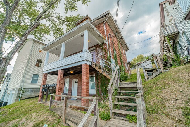 Foto del edificio - 719/721/723 Naomi St