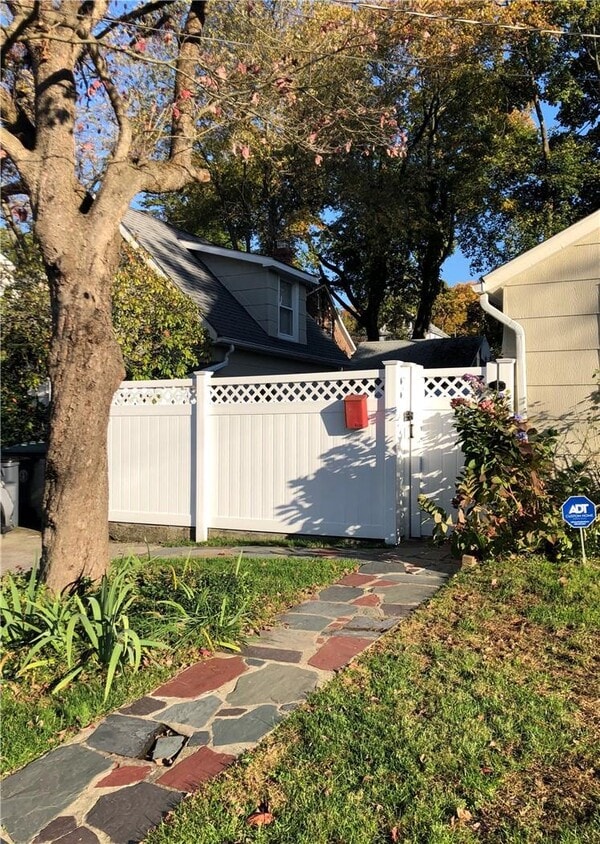 Primary Photo - 150 Columbia Ave