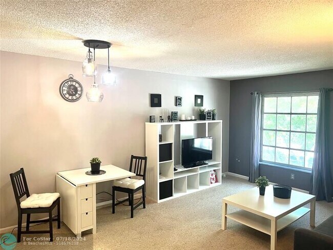 Foto del edificio - 6700 NE 22nd Way